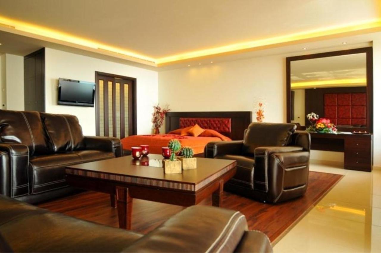 Hollywood Inn Boutique Hotel Jounieh Exterior foto