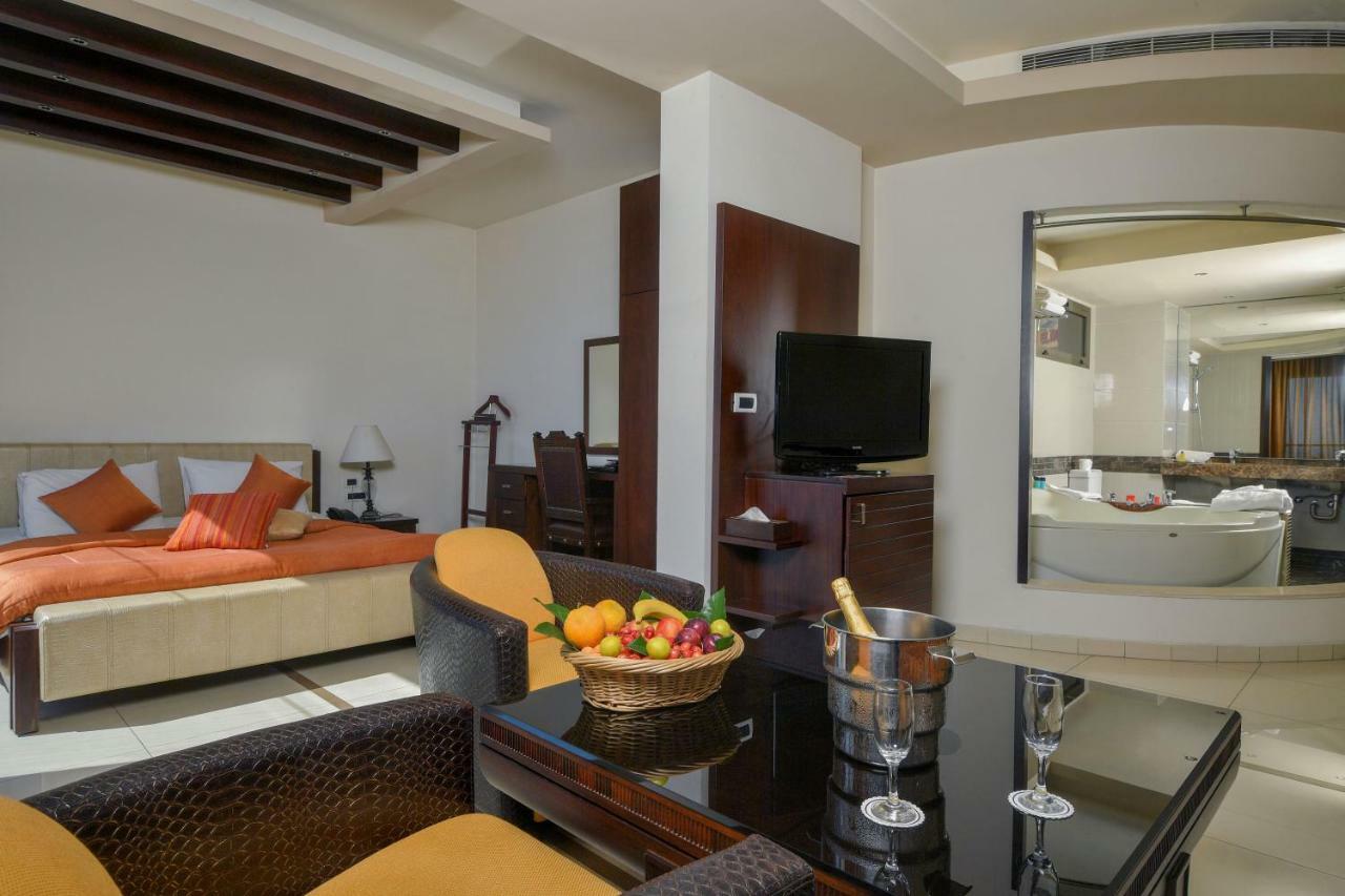 Hollywood Inn Boutique Hotel Jounieh Exterior foto