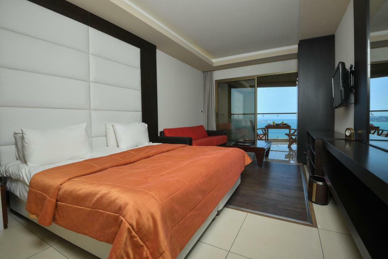 Hollywood Inn Boutique Hotel Jounieh Exterior foto