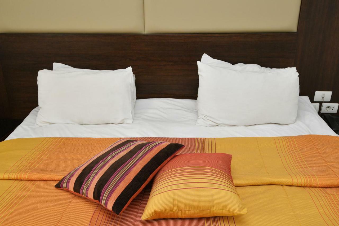 Hollywood Inn Boutique Hotel Jounieh Exterior foto